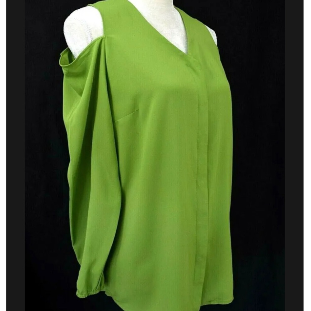 Chico’s Green cold shoulder hidden buttons flattering tunic length top 0…